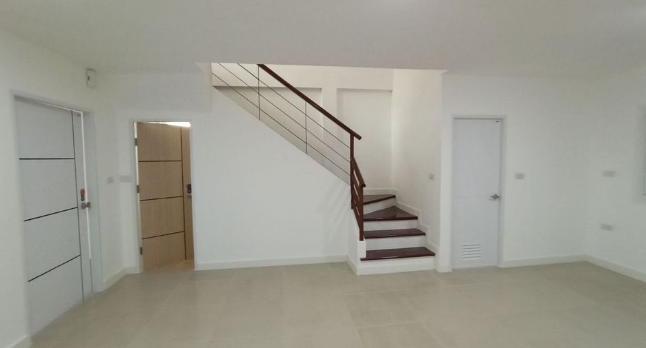 For sale 3 bedrooms townhouse in Bang Khen, Bangkok