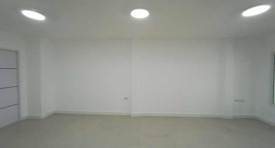 For sale 3 bedrooms townhouse in Bang Khen, Bangkok