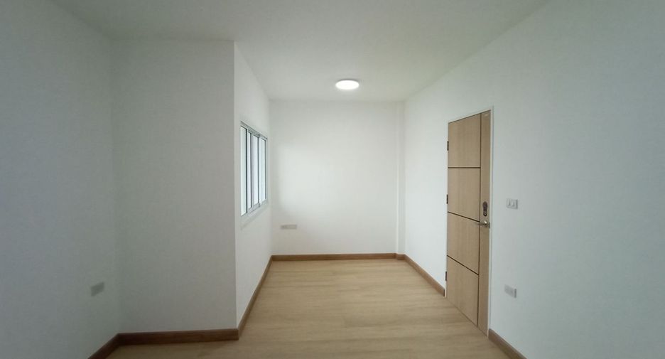For sale 3 bedrooms townhouse in Bang Khen, Bangkok