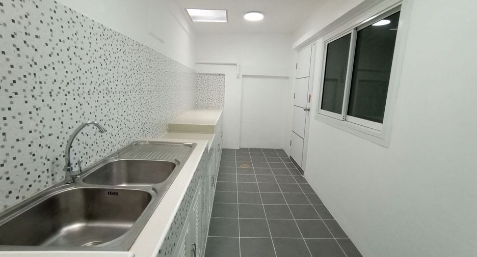 For sale 3 bedrooms townhouse in Bang Khen, Bangkok