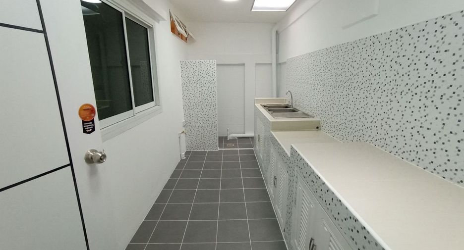 For sale 3 bedrooms townhouse in Bang Khen, Bangkok