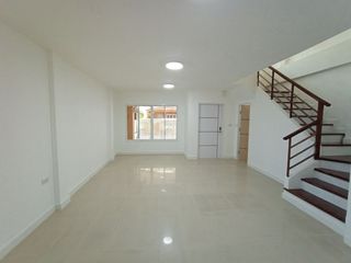 For sale 3 bedrooms townhouse in Bang Khen, Bangkok