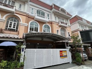 For sale 3 bedrooms townhouse in Bang Khen, Bangkok