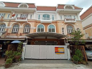 For sale 3 bedrooms townhouse in Bang Khen, Bangkok