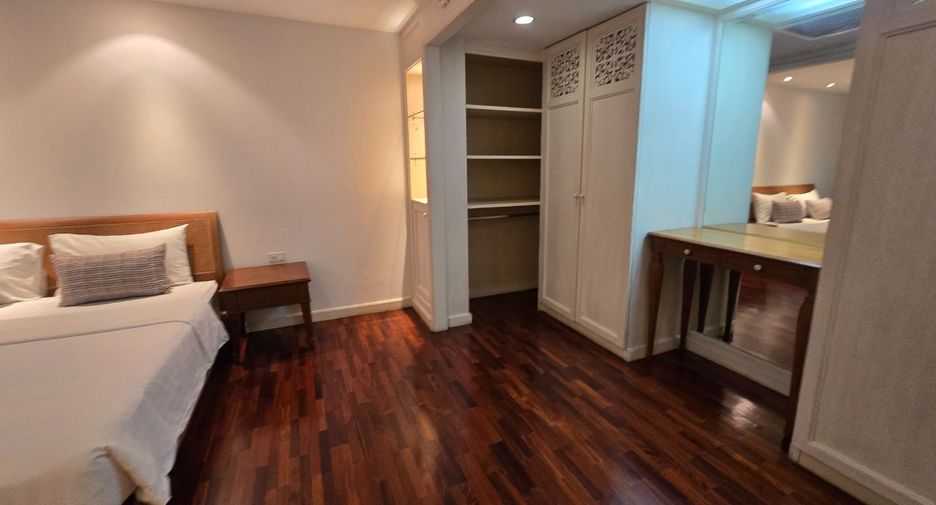 For rent 2 bedrooms apartment in Sathon, Bangkok
