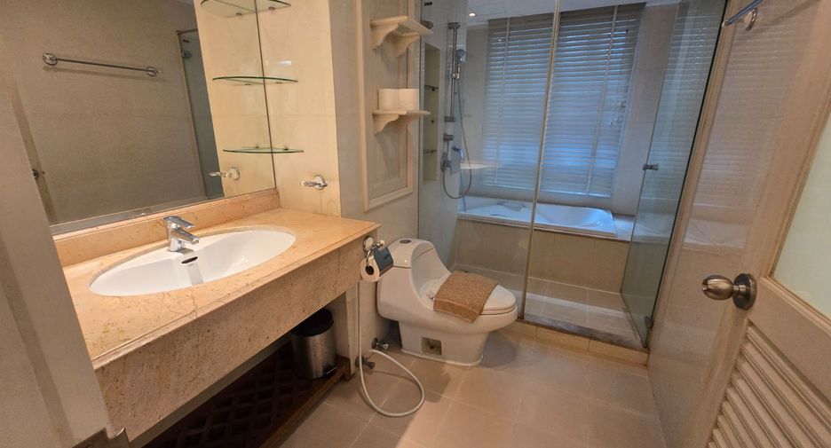 For rent 2 bedrooms apartment in Sathon, Bangkok