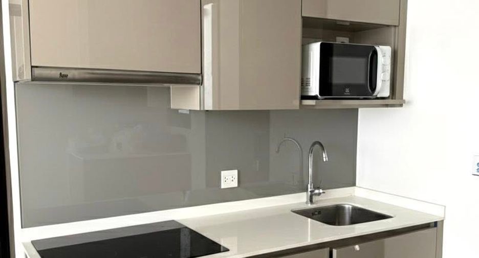 For rent 2 bedrooms condo in Bang Na, Bangkok