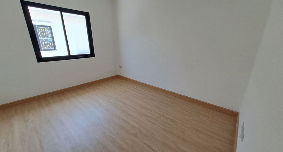 For sale 3 bedrooms townhouse in Bang Sao Thong, Samut Prakan