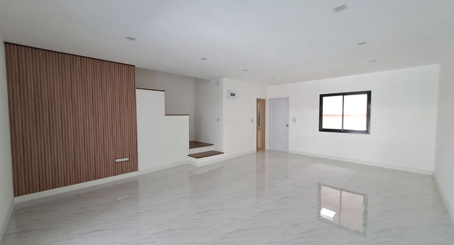 For sale 3 bedrooms townhouse in Bang Sao Thong, Samut Prakan