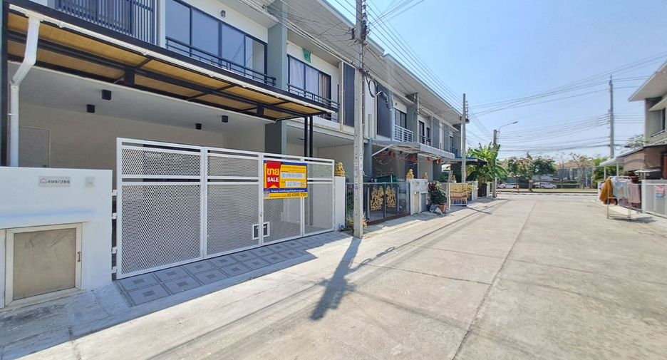 For sale 3 bedrooms townhouse in Bang Sao Thong, Samut Prakan