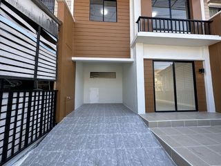 For sale 2 bedrooms townhouse in Bang Sao Thong, Samut Prakan