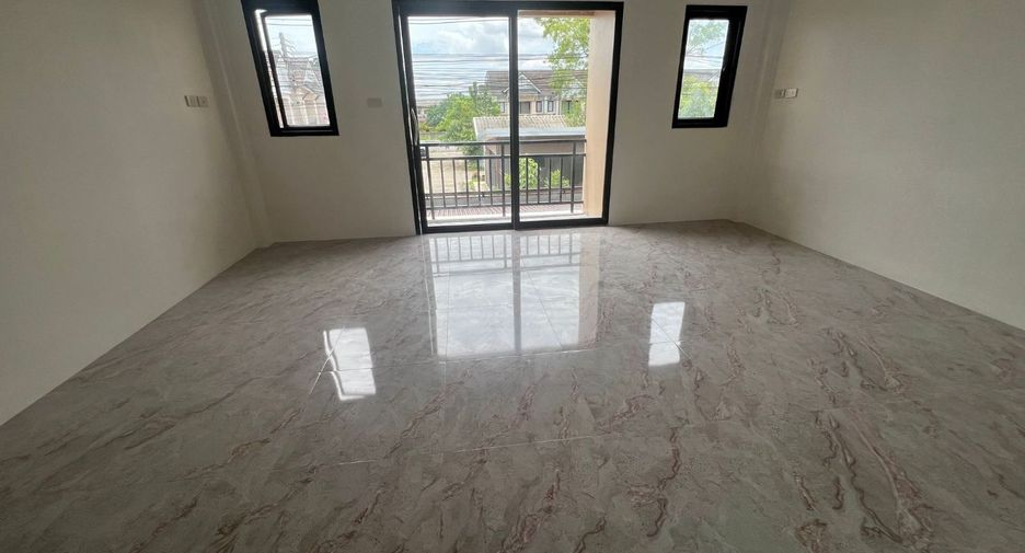 Casa adosada en venta de 3 habitaciones en Mueang Nakhon Si Thammarat, Nakhon Si Thammarat