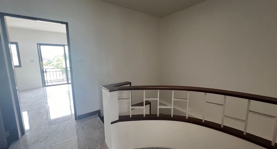 Casa adosada en venta de 3 habitaciones en Mueang Nakhon Si Thammarat, Nakhon Si Thammarat