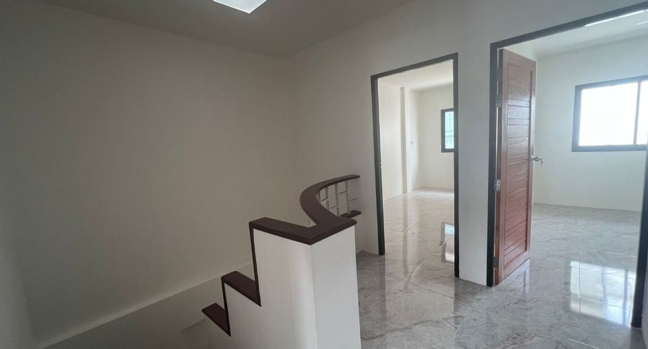 Casa adosada en venta de 3 habitaciones en Mueang Nakhon Si Thammarat, Nakhon Si Thammarat