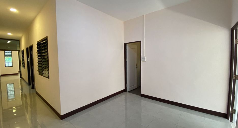 For sale 2 bedrooms townhouse in Mueang Lamphun, Lamphun