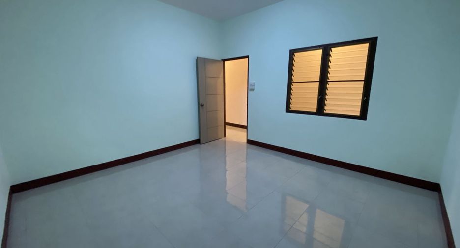 For sale 2 bedrooms townhouse in Mueang Lamphun, Lamphun