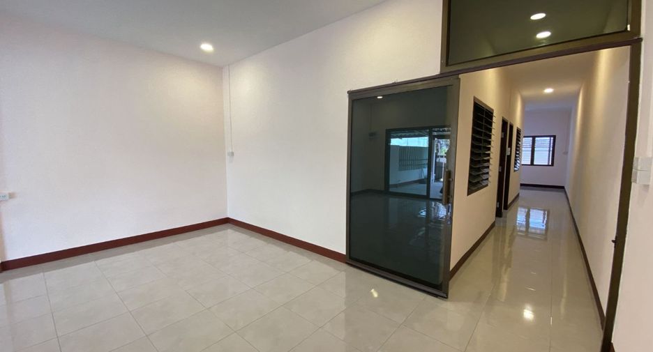 For sale 2 bedrooms townhouse in Mueang Lamphun, Lamphun
