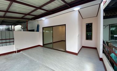出售 2 卧室 联排别墅 在 Mueang Lamphun, Lamphun