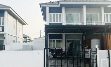 Casa adosada en venta de 2 habitaciones en Bang Bo, Samut Prakan