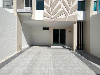 Casa adosada en venta de 3 habitaciones en Khlong Sam Wa, Bangkok