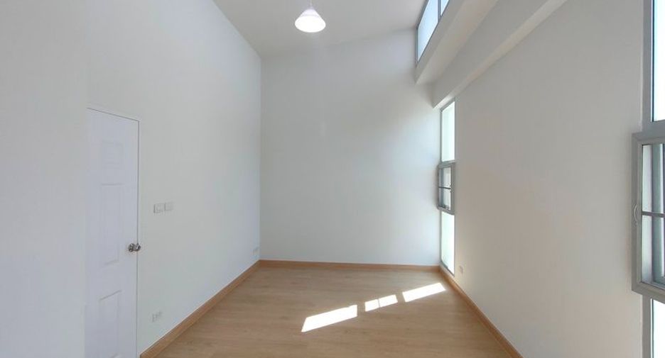 For sale 3 ベッドルーム townhouse in Khlong Sam Wa, Bangkok