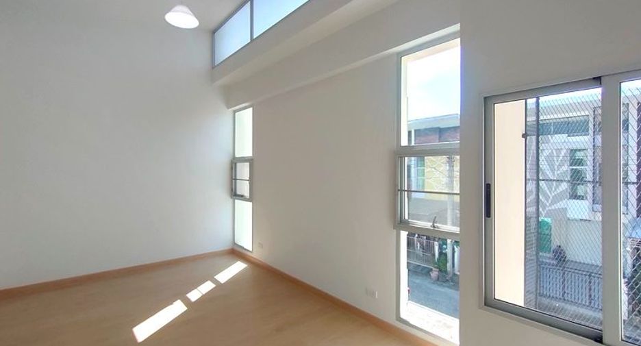 For sale 3 ベッドルーム townhouse in Khlong Sam Wa, Bangkok