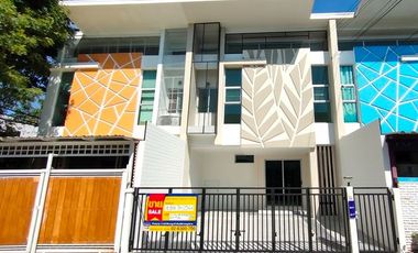 For sale 3 bedrooms townhouse in Khlong Sam Wa, Bangkok