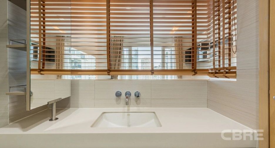 For sale 1 bed condo in Khlong Toei, Bangkok
