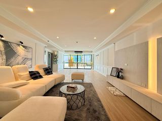 For sale 3 bedrooms condo in Khlong Toei, Bangkok