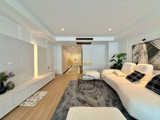 For sale 3 bedrooms condo in Khlong Toei, Bangkok