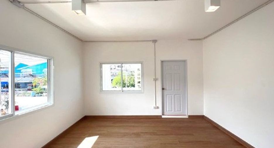Casa adosada en venta de 2 habitaciones en Phra Samut Chedi, Samut Prakan
