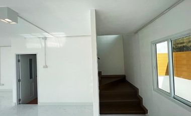 出售 2 卧室 联排别墅 在 Phra Samut Chedi, Samut Prakan