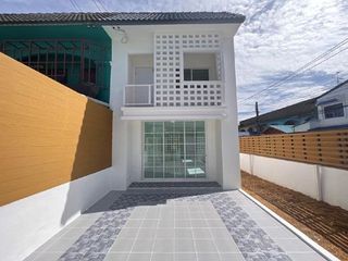 Продажа 2 спальни таунхаус в Phra Samut Chedi, Самутпракан
