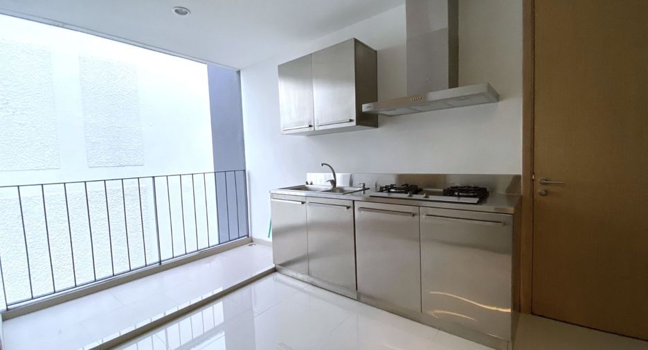 For rent 4 bedrooms apartment in Khlong Toei, Bangkok