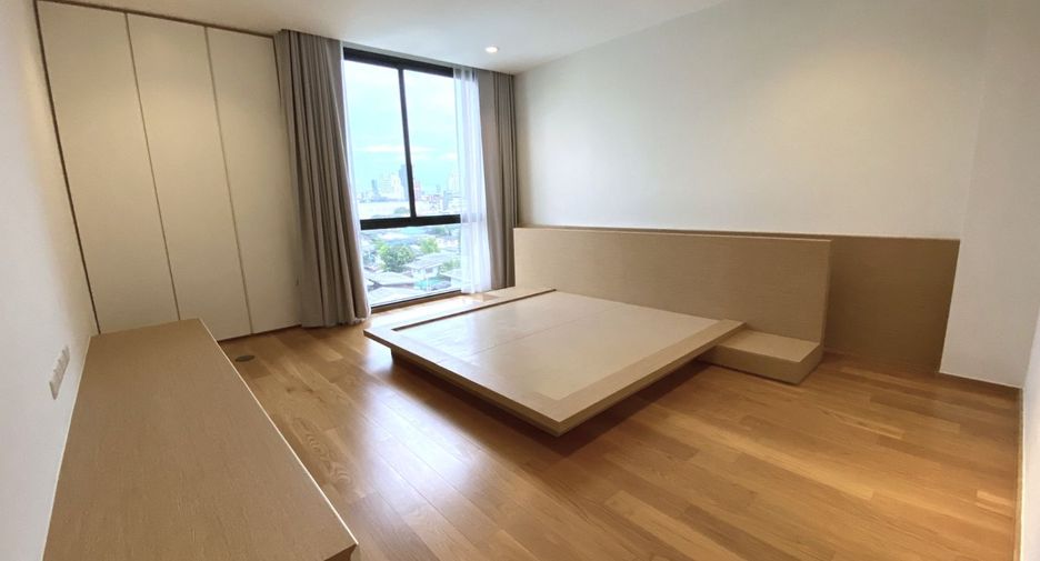 For rent 4 bedrooms apartment in Khlong Toei, Bangkok
