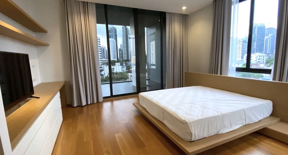 For rent 4 bedrooms apartment in Khlong Toei, Bangkok