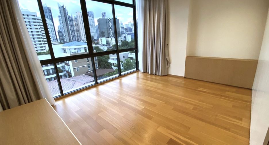 For rent 4 bedrooms apartment in Khlong Toei, Bangkok