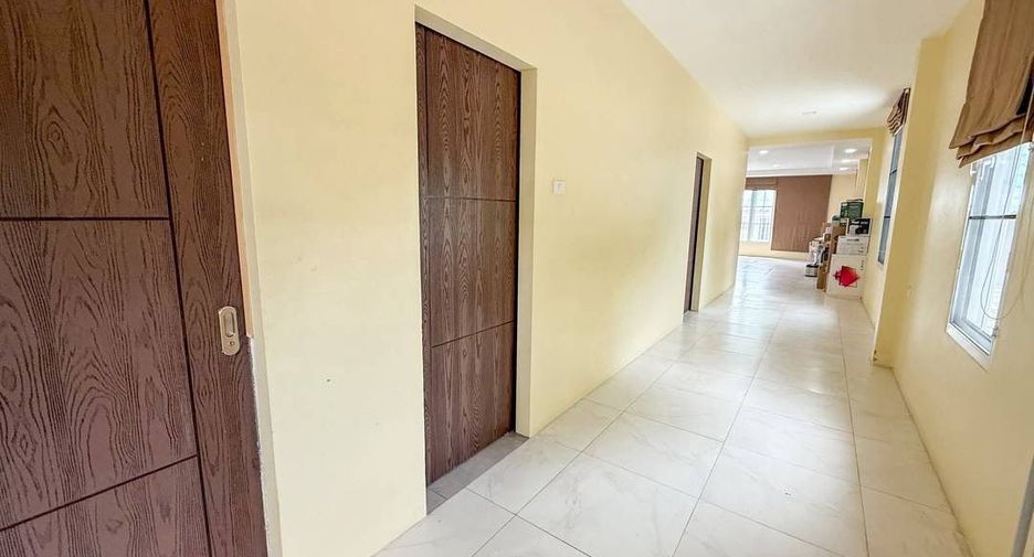 À vendre 5 chambres bureau à Si Racha, Chonburi
