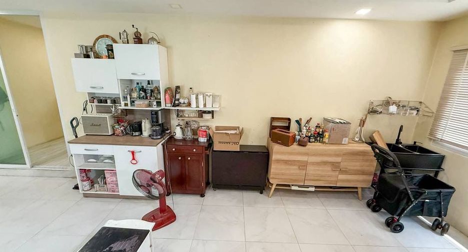À vendre 5 chambres bureau à Si Racha, Chonburi