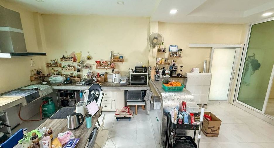 À vendre 5 chambres bureau à Si Racha, Chonburi