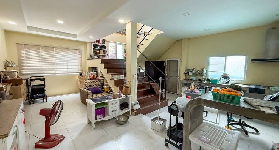 À vendre 5 chambres bureau à Si Racha, Chonburi