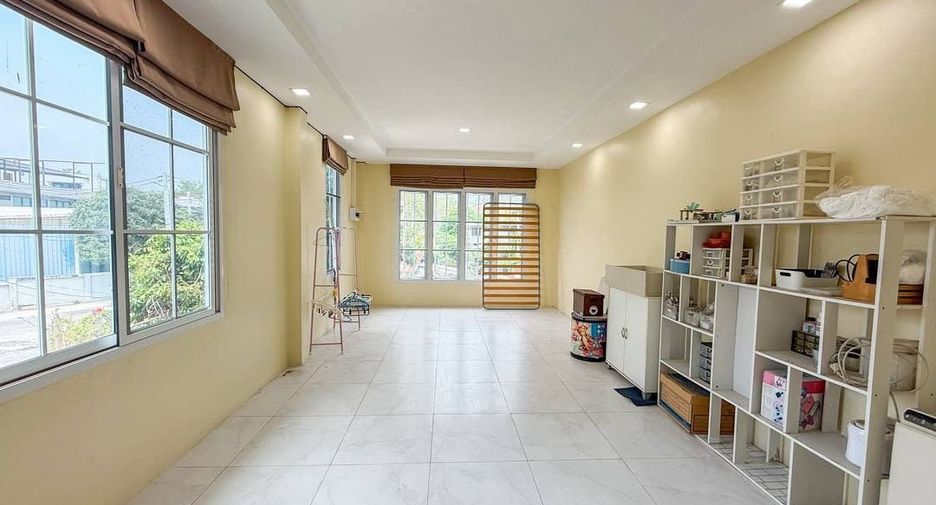 À vendre 5 chambres bureau à Si Racha, Chonburi