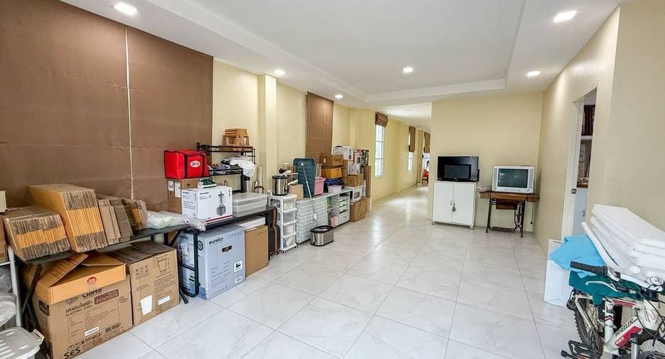 À vendre 5 chambres bureau à Si Racha, Chonburi