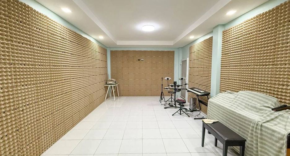 À vendre 5 chambres bureau à Si Racha, Chonburi