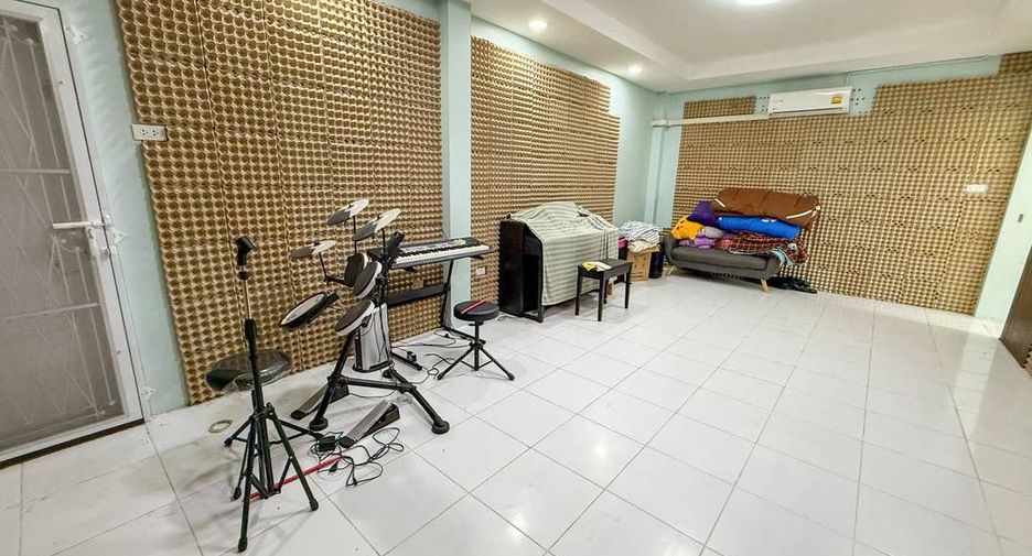 À vendre 5 chambres bureau à Si Racha, Chonburi