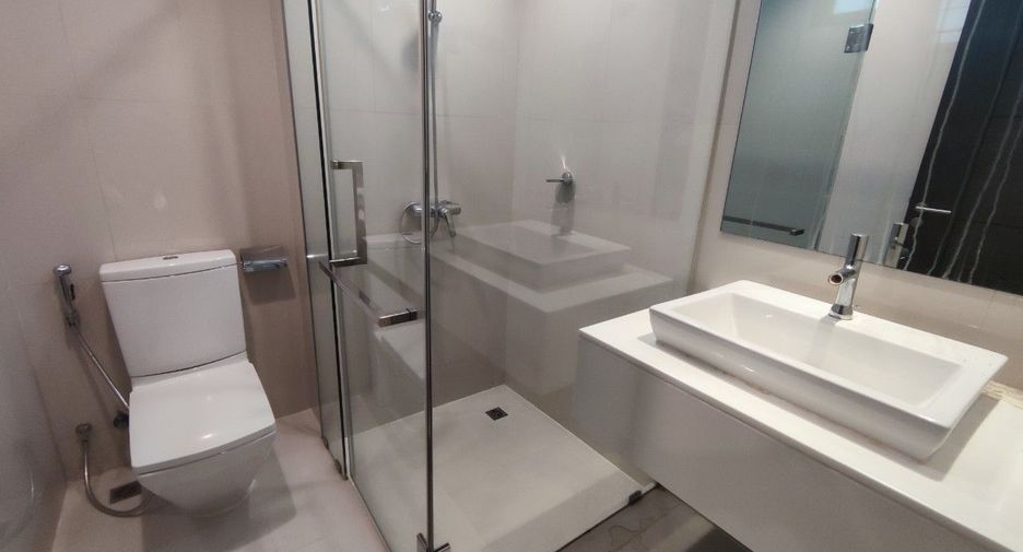 For rent 3 bedrooms townhouse in Watthana, Bangkok