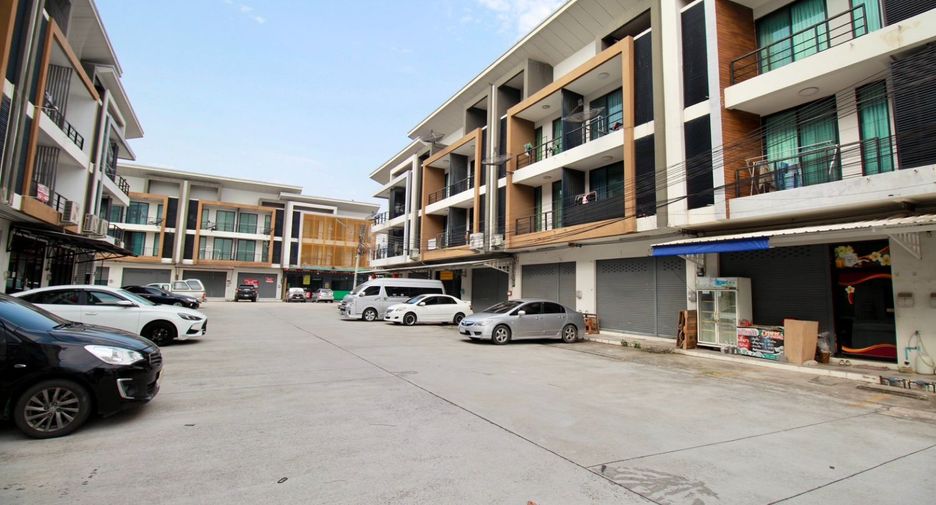 For sale 4 bedrooms retail Space in Si Racha, Chonburi