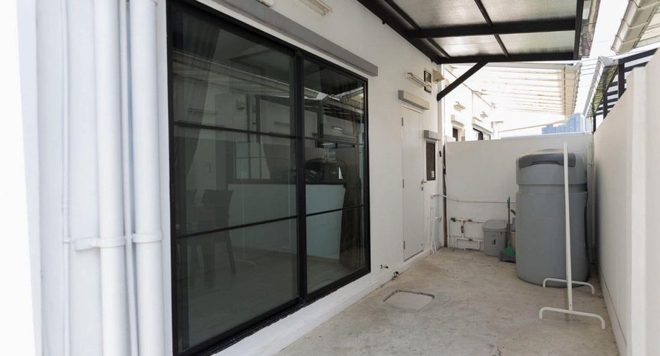 For rent and for sale 3 bedrooms townhouse in Bang Phli, Samut Prakan