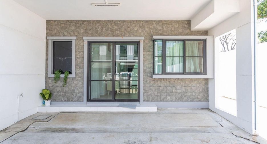 For rent and for sale 3 bedrooms townhouse in Bang Phli, Samut Prakan
