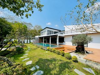 For sale 5 bedrooms villa in Mueang Chiang Mai, Chiang Mai
